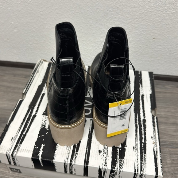 Dolce Vita Women's Slip On Rancher Ankle Chelsea Boot - Picture 6 of 6